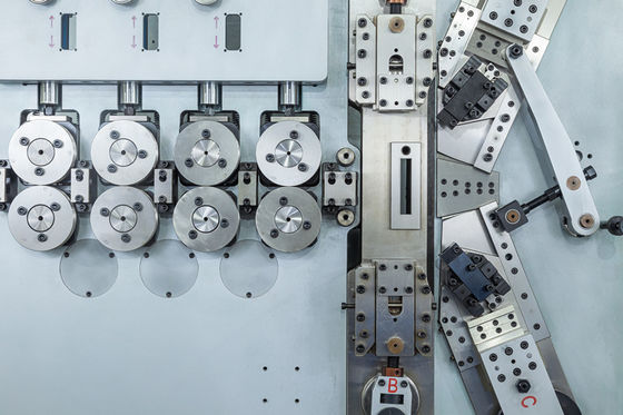 Modell XD -680 3,00 - 8.00mm CNC-Frühlings-umwickelnde Maschine mit Servobewegungs-System